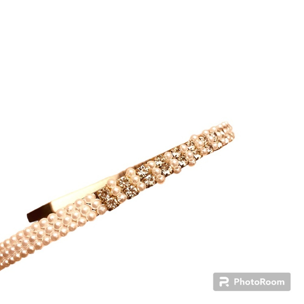 Heirloom Faux Diamond and White Pearls Feminine Cluster Hair Headband. - Picture 2 of 5